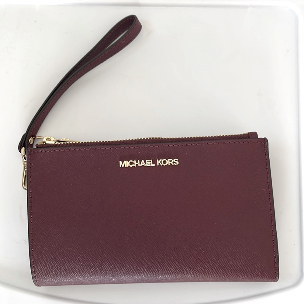 Brand New Micheal Kors Jet Set Travel Wristlet